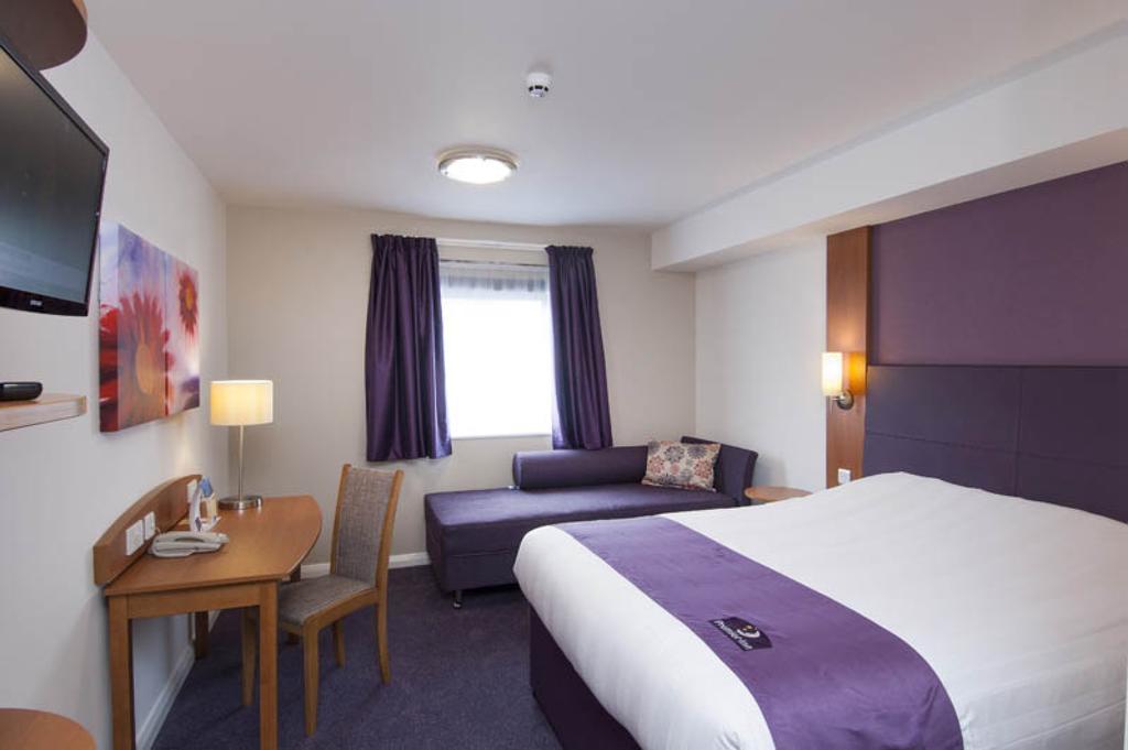 Premier Inn Edinburgh Central الغرفة الصورة