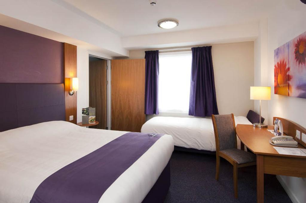Premier Inn Edinburgh Central الغرفة الصورة