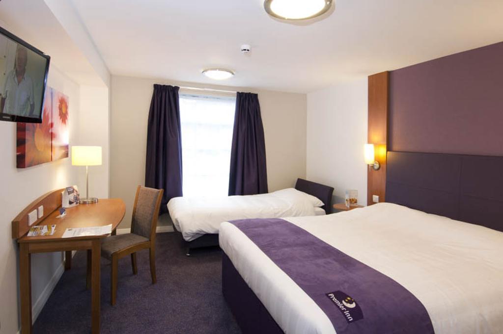 Premier Inn Edinburgh Central الغرفة الصورة