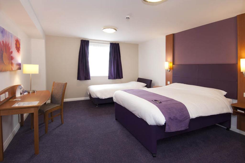 Premier Inn Edinburgh Central الغرفة الصورة