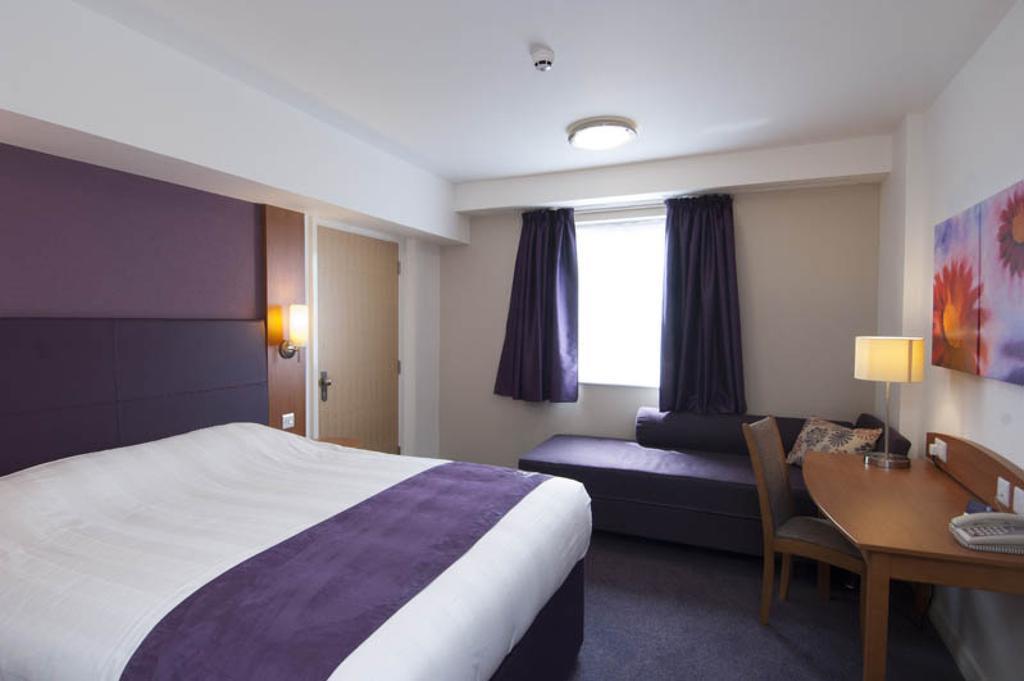 Premier Inn Edinburgh Central الغرفة الصورة
